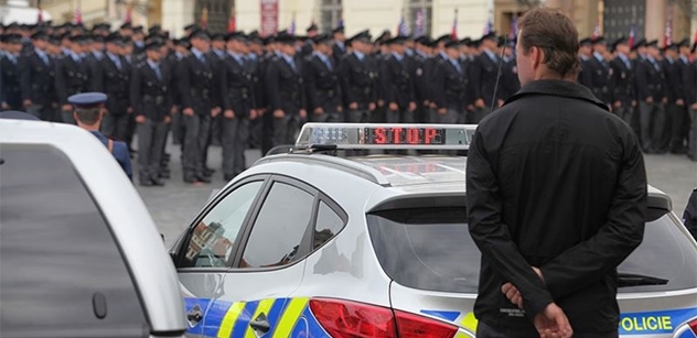 Bezpečnost v Praze: Policie instaluje na náměstích zátarasy proti autům