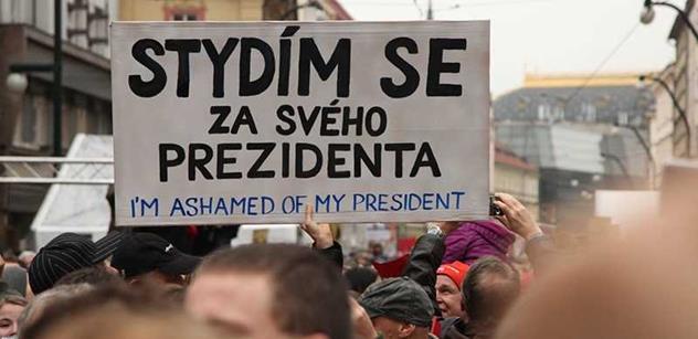 Tisk: Odpor k Zemanovi paradoxně Čechy spojuje