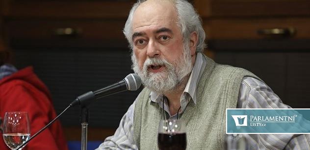 Lovec dezinformátorů Vrabel to tu balí, jede radit Bidenovi. Jan Schneider mu na závěr něco vzkázal
