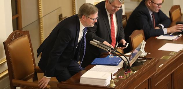 Úder opozici: Nepotrestaly jste premiéra, ale celý český národ! Znevažování práce zdravotníků