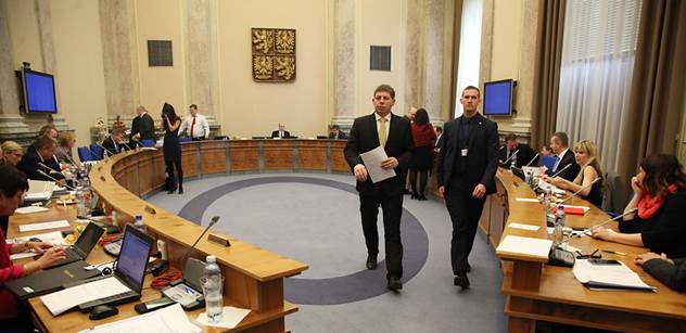 Sobotkův kabinet bude jednat o tragédii v Uherském Brodě a uctění obětí