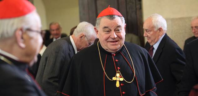 Kardinál Duka se vysmál komunistům, kteří jej tepou za restituce: Je jim v průměru přes šedesát a každý den jich 15 ubyde