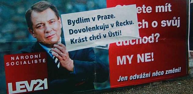 FOTO Vyvalený pupek a slipy Jiřího Paroubka. Tvrdá kampaň na severu