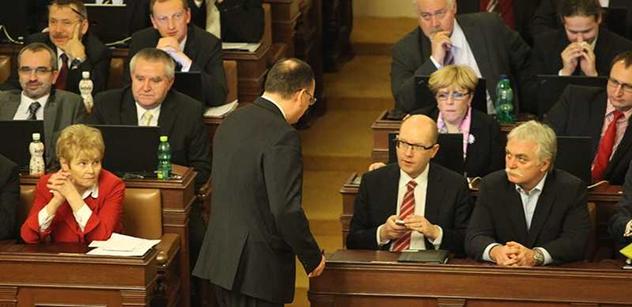 Sněmovna zamítla návrh KSČM proti přeběhlictví 