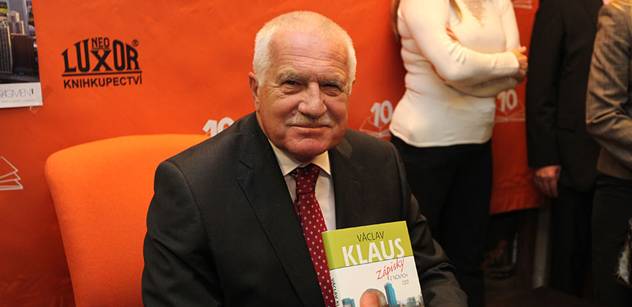 Klaus měl letět do Izraele, kvůli vojenským střetům návštěvu radši zrušil