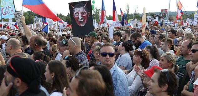 VIDEO Největší demonstrace proti Babišovi: Na Letnou přišlo přes 250 tisíc lidí 