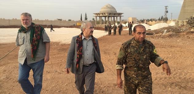 Kurdové zahájili ofenzivu. Chtějí dobýt Sindžár a rozpůlit tak území ovládané islamisty
