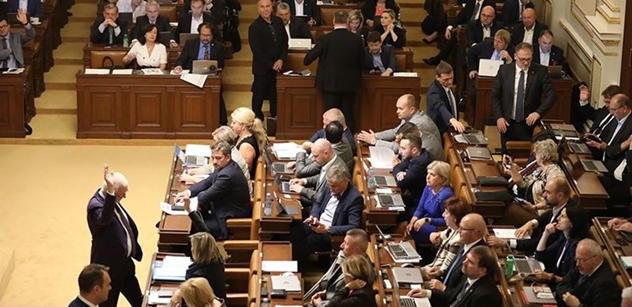 Poslanecká sněmovna opět přerušila debatu o zavedení obecného referenda