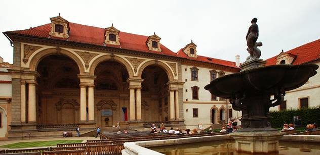 Plzeň se představí ve Valdštejnské zahradě, zahájí tam výstavu Adolf Loos Plzeň