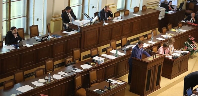 Hlasování Evropského parlamentu o Maďarsku Sněmovna označila za „chybné a nešťastné“
