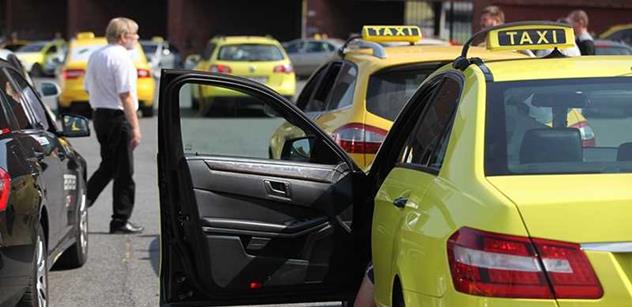 Taxikáři v Praze dnes budou pokračovat v protestech proti Uber