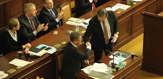 Poslanci schválili limity výdajů státu pro roky 2016 a 2017. V hlavní roli Kalousek a Babiš...