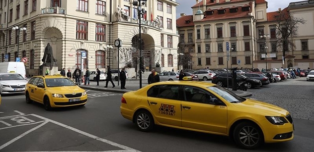 Ministerstvo dopravy: Úprava zákonů pro taxislužby - méně regulací a smluvní přeprava bez majáčku