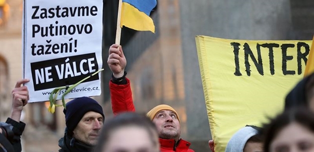 Desítky tisíc lidí na Václaváku: Zbraně na Ukrajinu, aby se mohli bránit těm ozbrojeným hajz*ům. Neuhnout té zrůdě