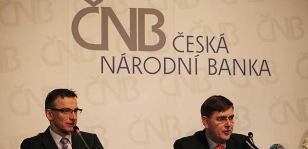 Podle prezidenta centrální banka úmyslně oslabila korunu, aby nepřišla o kompetence
