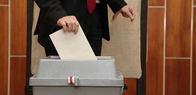 Komentátor Mitrofanov odhaduje jednání voličů