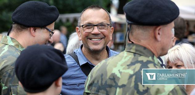 Foldyna rozvášnil dav. Podvod! Krádež! Slíbil, že Češi do války nepůjdou