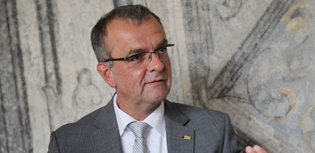 Kalousek teď posílá obvinění Janukovyče do Haagu. A má vzkaz pro ty, kteří fandí Putinovi