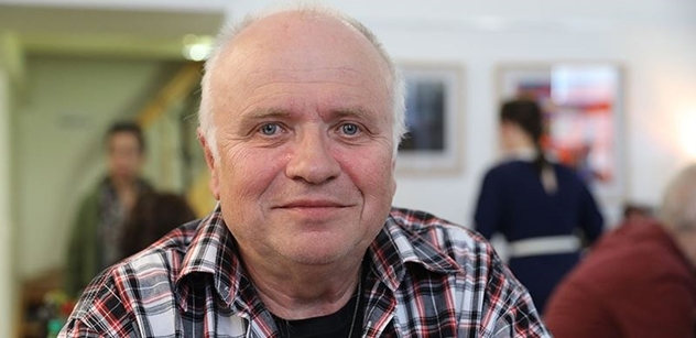 Další klacek na ředitele Součka: Úředník viděn „na mejdanu ruské páté kolony“. Známá jména zuří