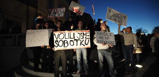 Nechceme zradu z Hradu, demonstrovali příznivci Bohuslava Sobotky