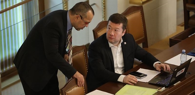 Okamura (SPD): Fialova vláda podporuje Ukrajinu, SPD hasiče v Hřensku