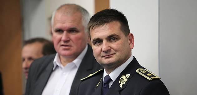 Bývalý policejní prezident Červíček: policistům do toho někdo moc mluvil