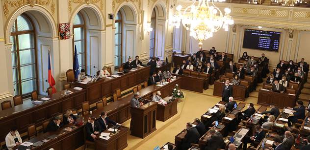 Sněmovna bude mít napilno: Vojáci na Slovensko nebo úlevy za pomoc Ukrajině