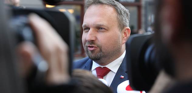 Jurečka odmítl výzvy k odchodu z funkce kvůli nahrávce, věří, že dodržel zákon