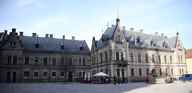 Pražský hrad by měl být součástí národního majetku, o církevních restitucích se mělo hlasovat v referendu, ukázal výzkum