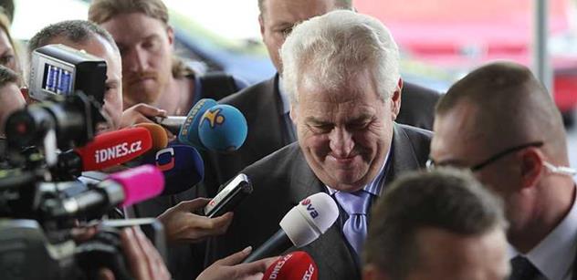 Prezident Zeman předstoupí  poprvé po pondělních protestech před novináře