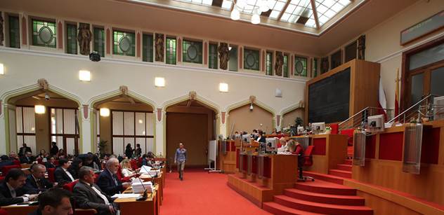 Na pražské radnici se rýsuje vládní rošáda. Do hry vstupují Piráti