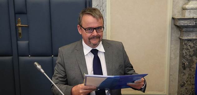 Ministr Ťok: České dráhy se mohou hlásit do soutěží. Že dráhy vlastní stát, je známo