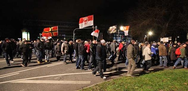 Český novinář: Němečtí politici platí akce proti Pegidě, studenti povinně šli demonstrovat proti ní. Hnutí vůbec nejde jen o islám