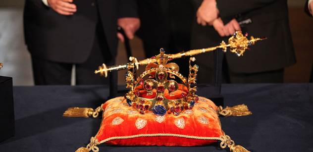 Premiér Babiš se zúčastní slavnostního uložení korunovačních klenotů