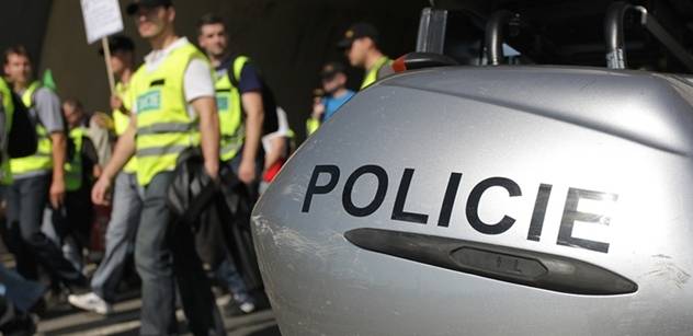 Policie chce řešit poslance Staňka a jeho tankování zadarmo