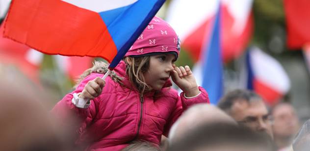 Šíří se výzva: Sebrat vlastencům vlajku! Od Witowské, Kubala a armády
