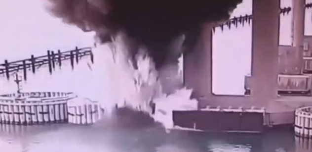 Ukrajinci zaútočili, Džamila se raduje, ale po mostu se zase jezdí