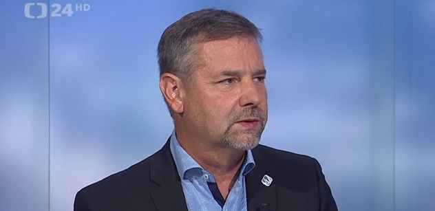 Žádné dezinformace. Politici vpustili migranty. Na ČT zaznělo o Británii