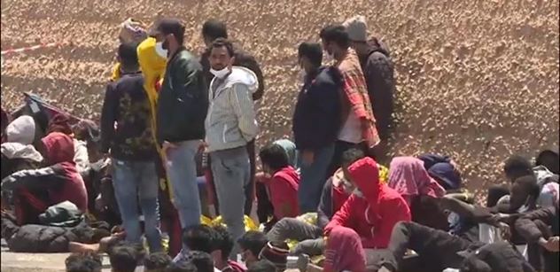 Lampedusa zaplavena migranty. Starosta varuje. Toto se může stát!