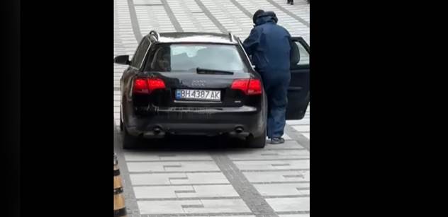 Vyloupili zlatnictví, nasedli do auta s ukrajinskou SPZ a odjeli