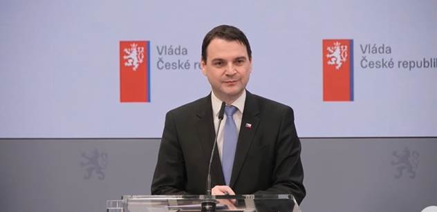 „Vtěrka, vyžírka, soudruh.“ Macinka přitvrdil