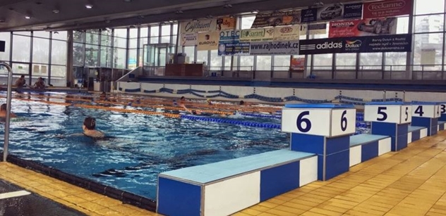 Praha 5 podpořila zvýhodněné plavání pro seniory i v roce 2018
