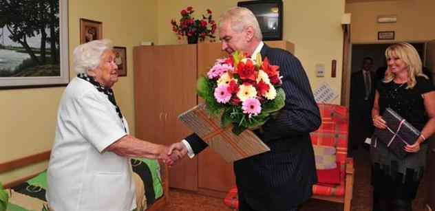 Prezident si prohlédl příbramskou nemocnici a setkal se s klienty Domova seniorů v Dobříši 