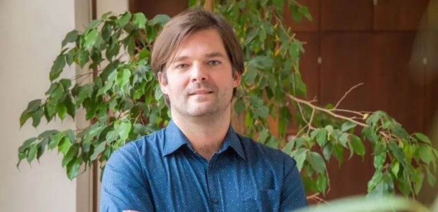 Nedvěd (SOCDEM): Už chybí jen sňatková politika