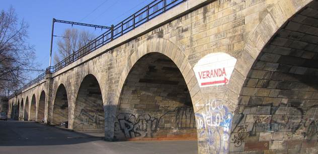 Petice za zkultivování prostoru pod Karlínským viaduktem