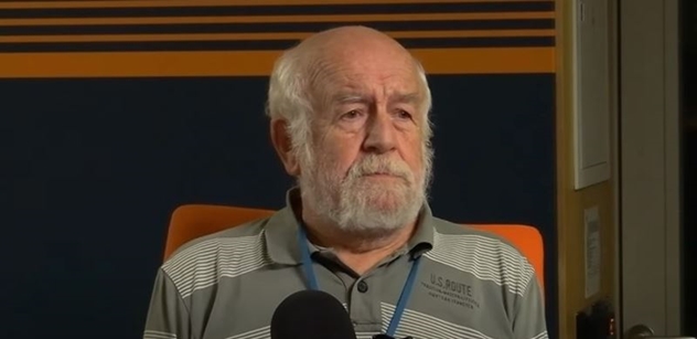 Dušan Neumann popsal dnešní USA, Tachecí mlčela. Pak došlo na mentálně opožděnou Harrisovou