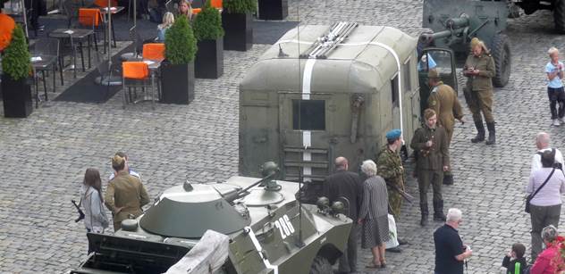 Už zase jsou tanky v Evropě, už zase mráz přichází z Kremlu. Vyprávěl i Václav Havel. Podívejte se