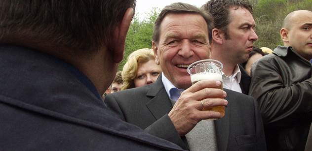 Bývalý německý kancléř Schröder míří do společnosti Rosněfť