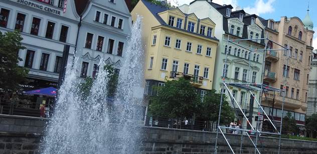 Vyplácení doplatků na bydlení omezí i Karlovy Vary