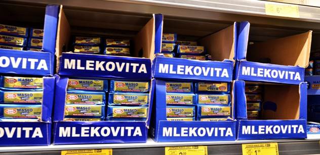 Na vlastní oči: Polský supermarket, narvané parkoviště, celá fronta hovoří česky. Podívejte se sami, jaké tam jsou ceny